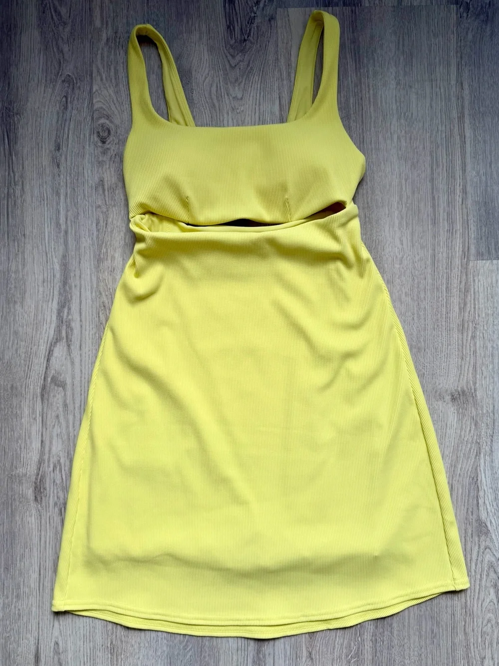 Alo Yoga - Slice Tennis Dress in Sunshine / Yellow Cutout Tank Women's - size XS